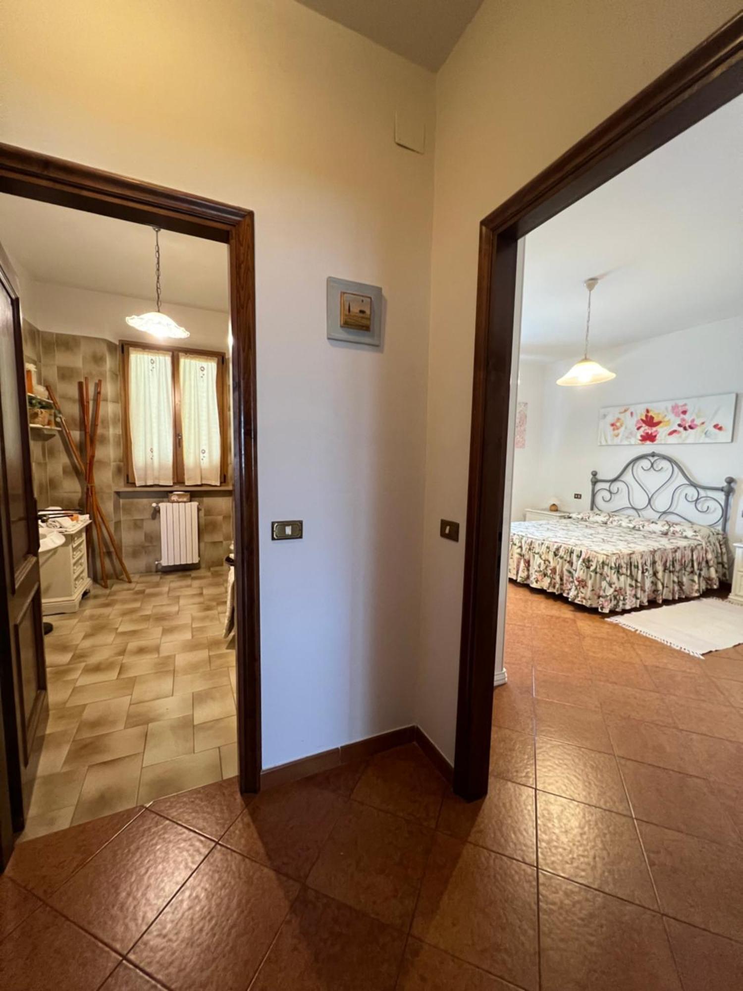 La Casa Di Montelonti Apartment ปอจจิบองซี ภายนอก รูปภาพ